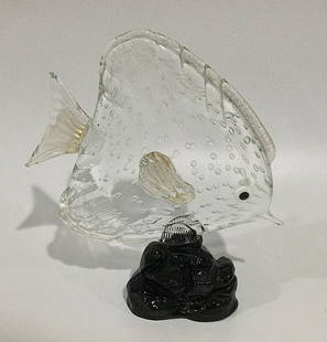 Murano glass fish on black base with controlled bubble: Murano glass fish on black base with controlled bubble decoration