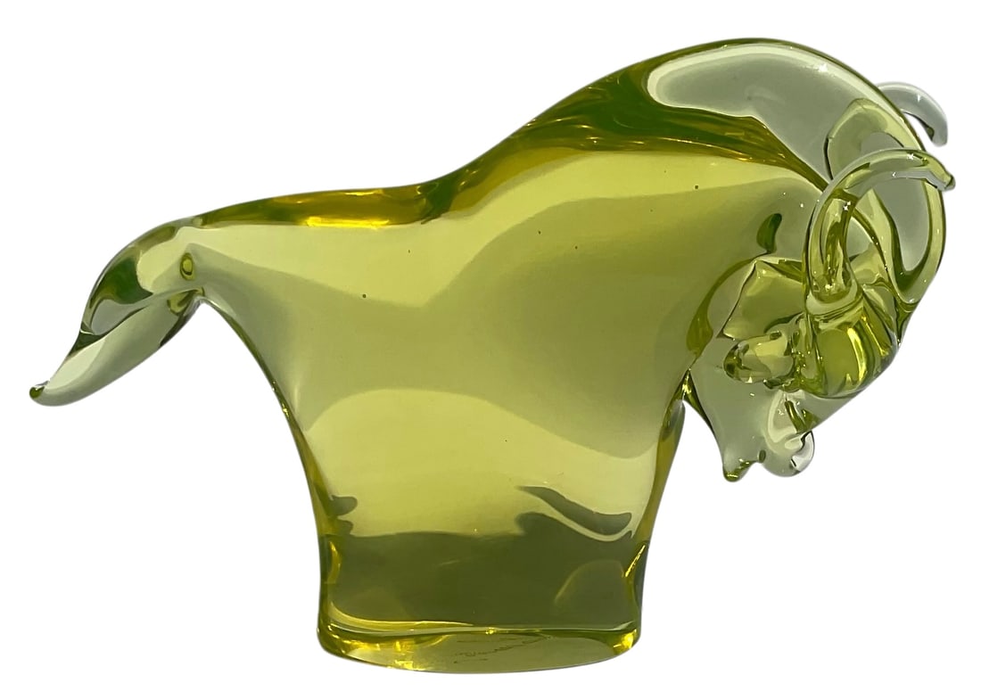 Licio Zanetti Murano Vaseline Art Glass Figure of a bull GLOWS: Licio Zanetti Murano Art Glass Figure of a bull