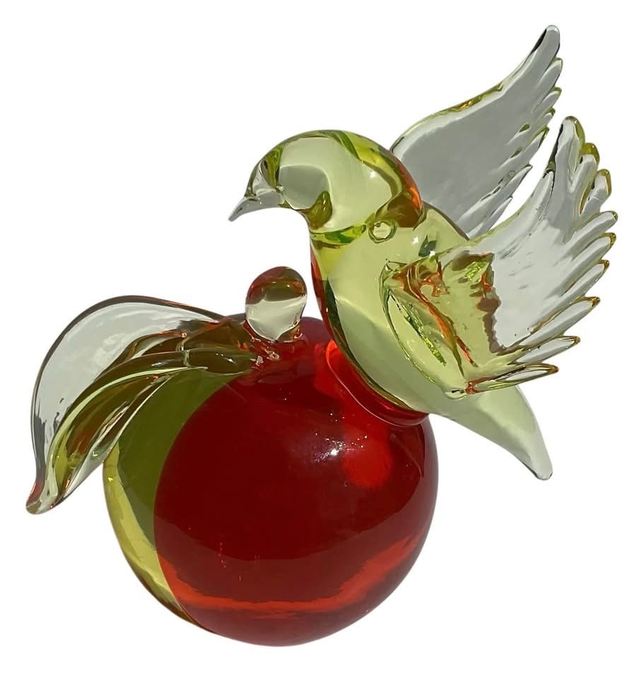 Livio Seguso Murano Art Glass Sculpture Bird on Apple in orange and vaseline glass: Livio Seguso Murano Art Glass Sculpture Bird on Apple in orange and vaseline glass