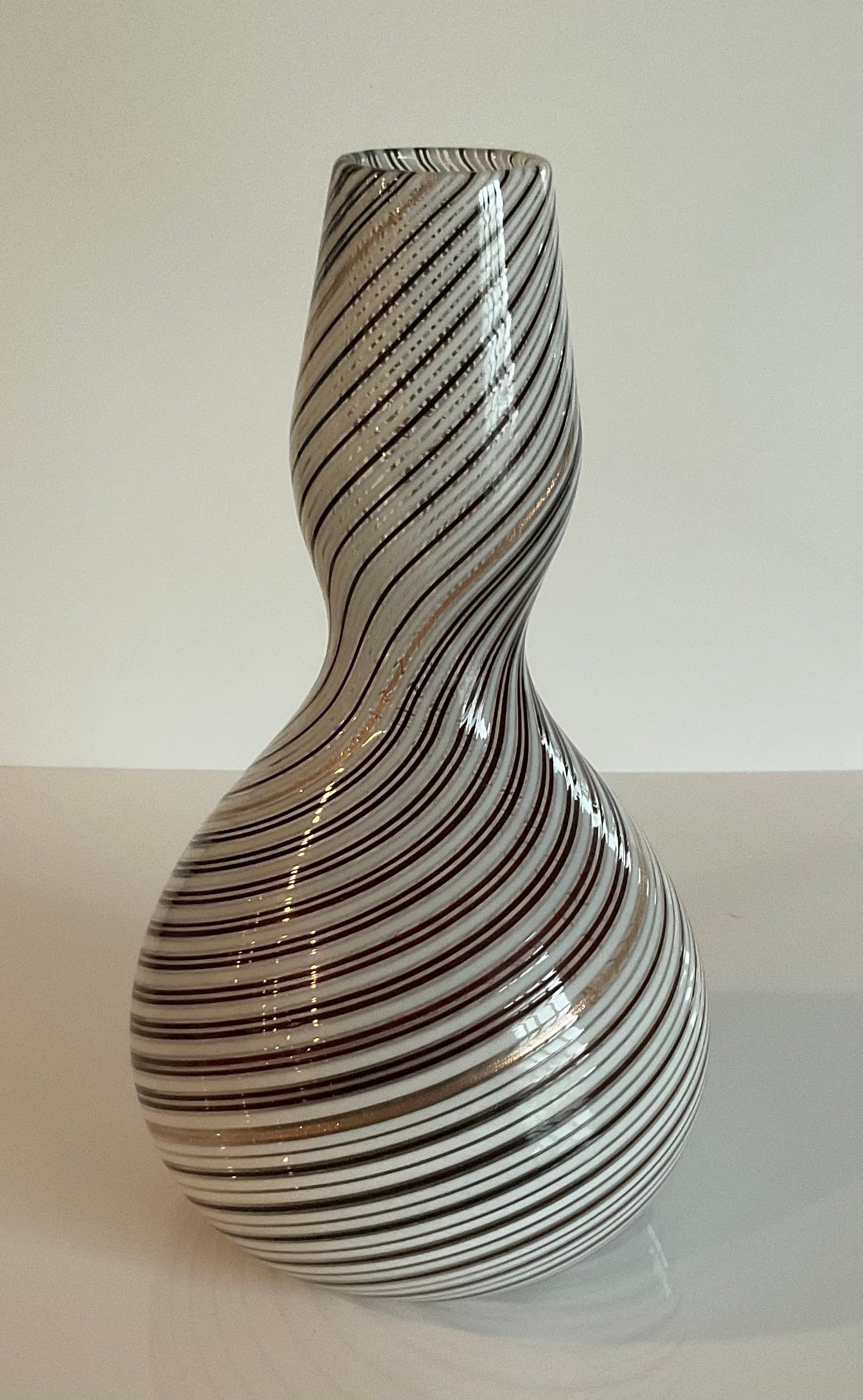 Dino Martens Aureliano Toso Mezza Filligrana vase (1 of 3)