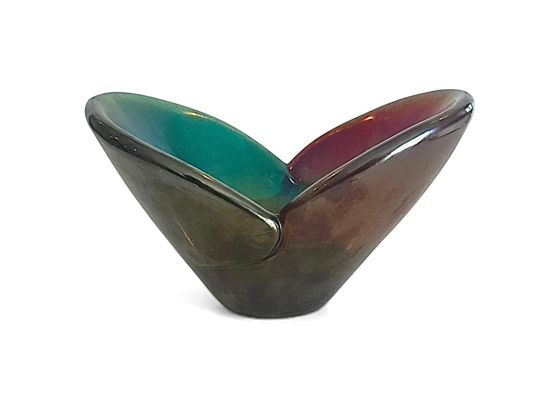 AVEM Anse Volante Vase Circa 1950s with 2 color décor and irridized surface: AVEM Anse Volante Vase Circa 1950s with 2 color décor and irridized surface