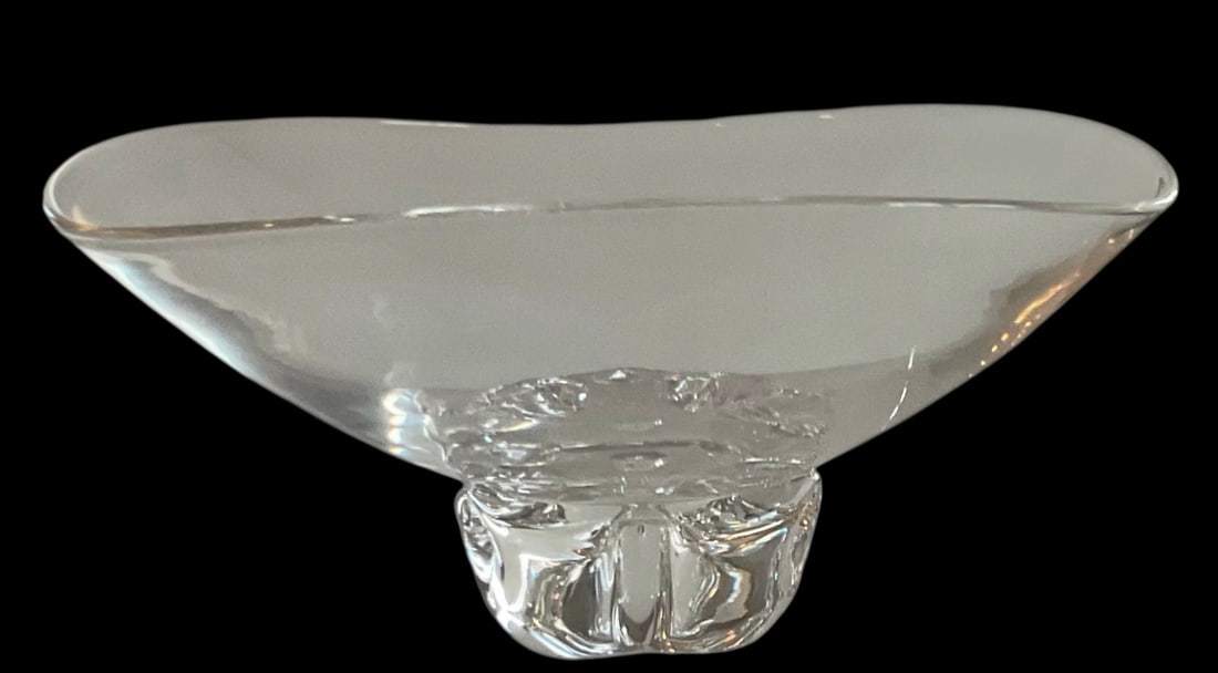 Signed Steuben Crystal sculptural bowl (1 of 3)