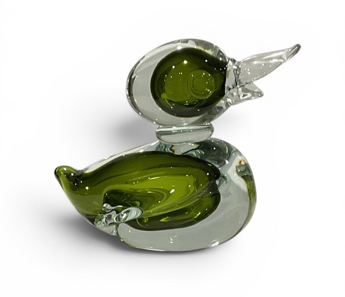 Murano Art glass sculpture of a duck in vibrant green sommerso glass: Murano Art glass sculpture of a duck in vibrant green sommerso glass