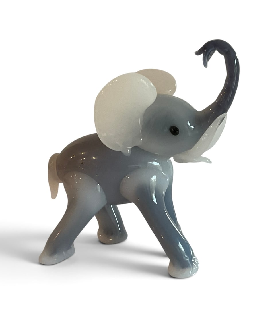 Archimede Seguso Murano Alabastro art glass sculpture of an elephant: Archimede Seguso Murano Alabastro art glass sculpture of an elephant