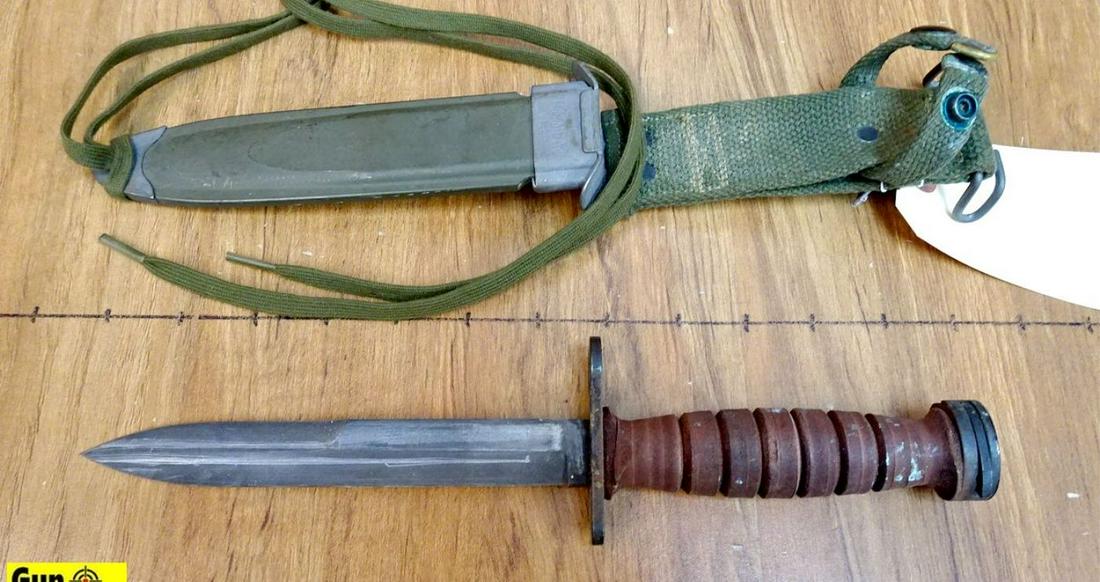 Camillus M4 COLLECTOR'S Bayonet. Excellent Condition.: Camillus M4 COLLECTOR'S Bayonet. Excellent Condition. For M4 Carbine, Stacked Leather handle with Fiberglass Scabbard. . (45190)