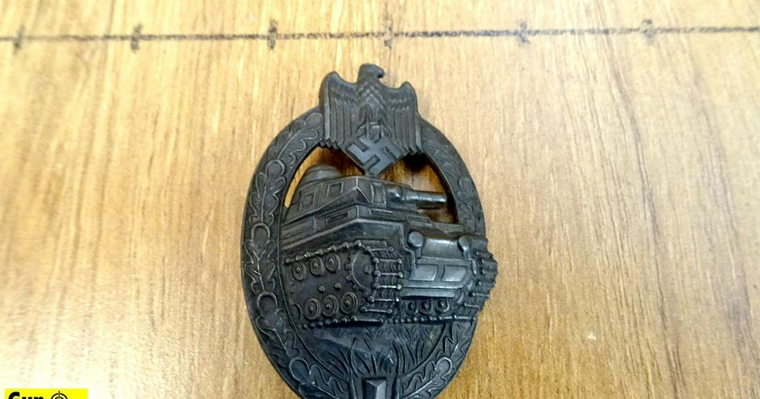 German Militaria COLLECTOR'S Badge. Excellent: German Militaria COLLECTOR'S Badge. Excellent Condition. Panzer Assault Badge. . (46705)
