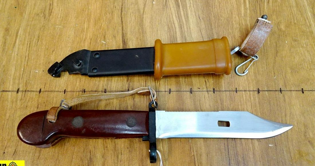 RUSSIAN AK74 Bayonet. Very Good. Bakelite Handles with: RUSSIAN AK74 Bayonet. Very Good. Bakelite Handles with Leather Retainer, Saw Back Blade with Barb Wire Cutter Sheath. . (47749)