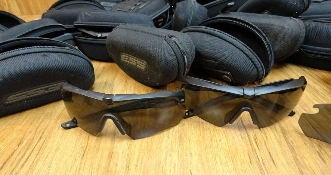 Lot of ESS Crossbow Glasses. Night & daytime lenses.: Lot of ESS Crossbow Glasses. Night & daytime lenses. Includes cases. Good Condition. (45565)