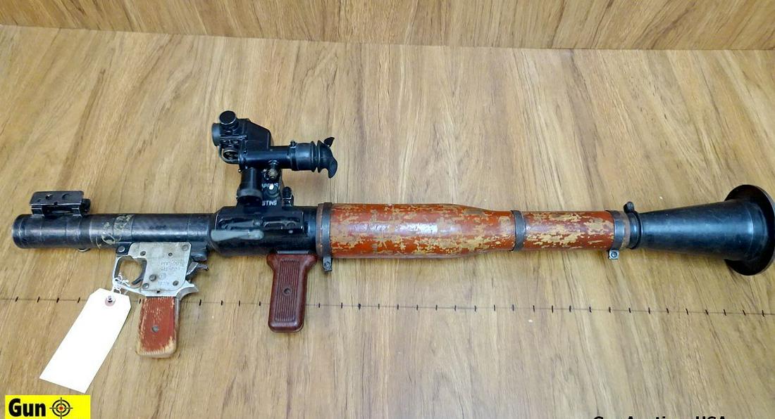 Bulgarian Circle 10 RPG ROCKET LAUNCHER. Very Good.: Bulgarian Circle 10 RPG ROCKET LAUNCHER. Very Good. Original RPG Launcher with Scope Range Finding Reticle, Also Includes RPG 7 Dummy Round. Collector's Take Notice. . (49288)