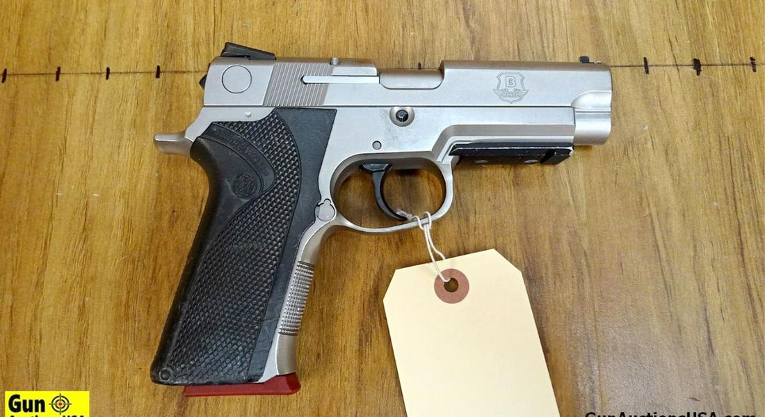 S&W 4046 TSW .40 S&W Pistol. Good Condition. 4" Barrel.: S&W 4046 TSW .40 S&W Pistol. Good Condition. 4" Barrel. Shiny Bore, Tight Action Tactical Model! Novak Style Sights, External Extractor, Oversized Slide Release, Double Action Only, Light Rail On Fram