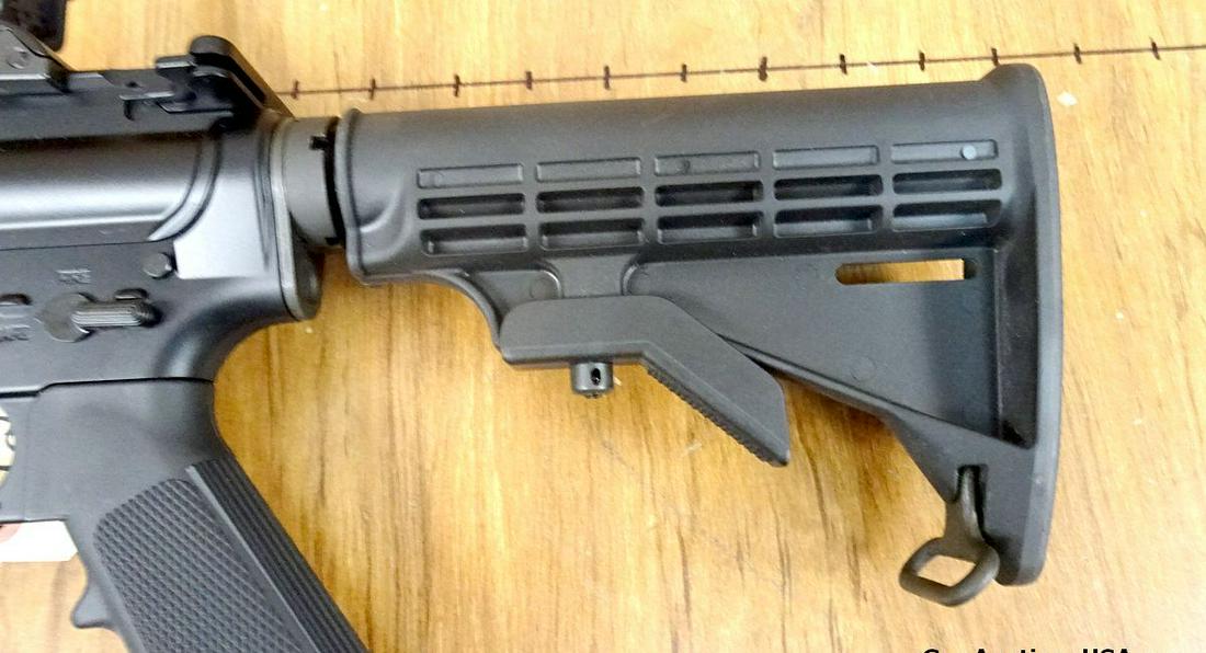 WINDHAM WW-15 5.56 MM Semi Auto Rifle. Excellent Condition. 16.25" Barrel. Shiny Bore, Tight Action: WINDHAM WW-15 5.56 MM Semi Auto Rifle. Excellent Condition. 16.25" Barrel. Shiny Bore, Tight Action M4 Style AR15 with Birdcage Flashider, Flip up Steel Diamondhead Sights. Sling Swivels, Bayonet Lug,