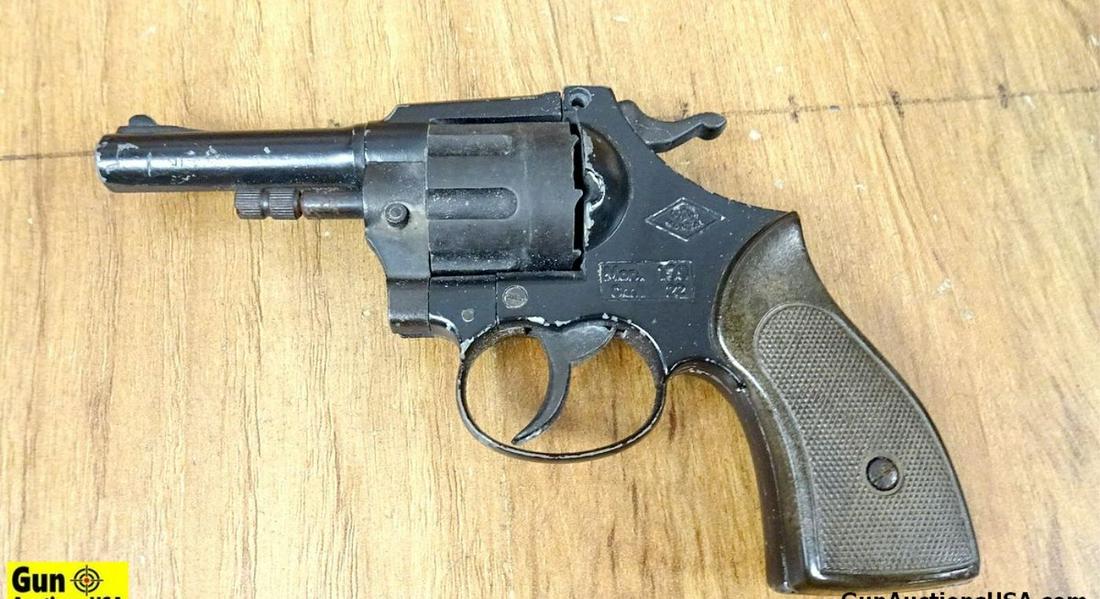 Mondial 199 .22 Single Action Starter Pistol/Cap Gun. Fair Condition. 2.5" Barrel. Dark Bore, Tight: Mondial 199 .22 Single Action Starter Pistol/Cap Gun. Fair Condition. 2.5" Barrel. Dark Bore, Tight Action Brown Polymer Checkered Grips, Black Overall Cast Metal, Checkered Spur Hammer, Fluted Cylind