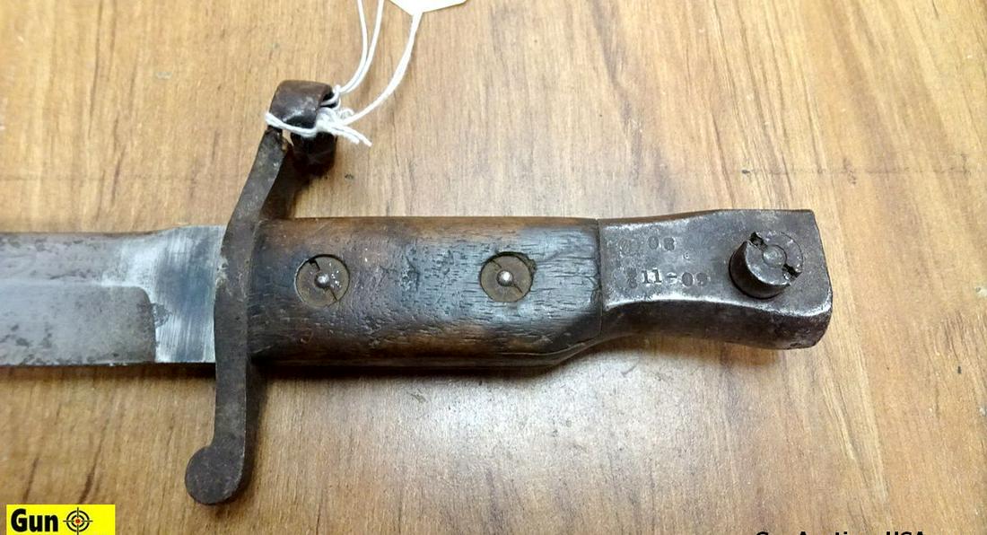 U.S. Ross Rifle COLLECTOR'S Bayonet. Good Condition. Wood Handle, 10" Blade, 14.5" Overall: U.S. Ross Rifle COLLECTOR'S Bayonet. Good Condition. Wood Handle, 10" Blade, 14.5" Overall Bayonet. RARE. " ROSS RIFLE CO. QUEBEC Patented 1907". . (63771)
