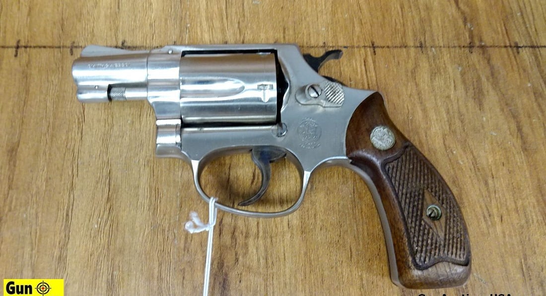 S&W 36 .38 S&W SPL CLASSIC Revolver. Good Condition. 1.75" Barrel. Shiny Bore, Tight Action EARLY: S&W 36 .38 S&W SPL CLASSIC Revolver. Good Condition. 1.75" Barrel. Shiny Bore, Tight Action EARLY MODEL 36, SINGLE/DOUBLE ACTION, Carbon Steel Barrel, Case Hardened Trigger and Spur Hammer, Checkered 