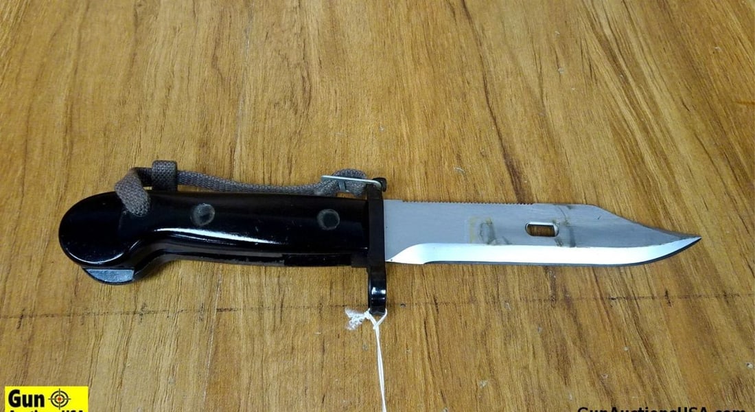 East Germany COLLECTOR'S Bayonet. Very Good. AK 47 Bayonet with Round Pummel and Frog. . (64452): East Germany COLLECTOR'S Bayonet. Very Good. AK 47 Bayonet with Round Pummel and Frog. . (64452)