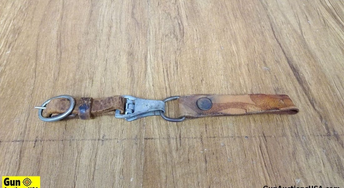 Overhorff & Cie,ludenscheid COLLECTOR'S Dagger Hanger . Good Condition. One Original Dagger Hanger,: Overhorff & Cie,ludenscheid COLLECTOR'S Dagger Hanger . Good Condition. One Original Dagger Hanger, Clip is Marked RZM M5/71 OLC. . (65226)