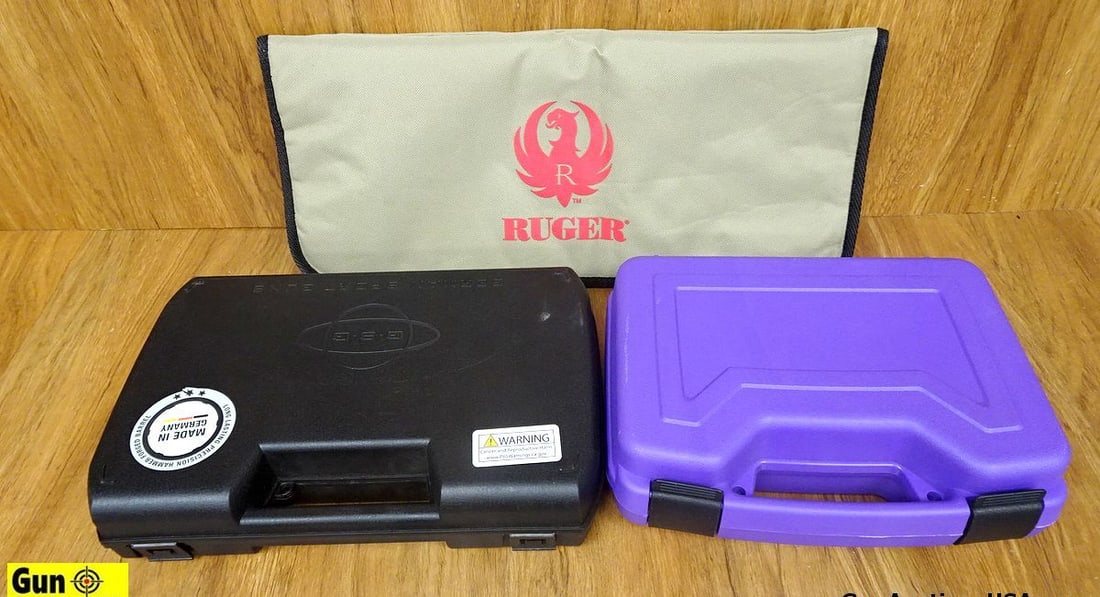 Camillus, Buck, Ruger, Etc. Knives, Cases. Very Good. Lot of 6; Two Camillus Pocket Knifes, One Buck: Camillus, Buck, Ruger, Etc. Knives, Cases. Very Good. Lot of 6; Two Camillus Pocket Knifes, One Buck Pocket Knife and Two Padded hard Cases, and One Rugger Padded Zipper Case. . (65267)