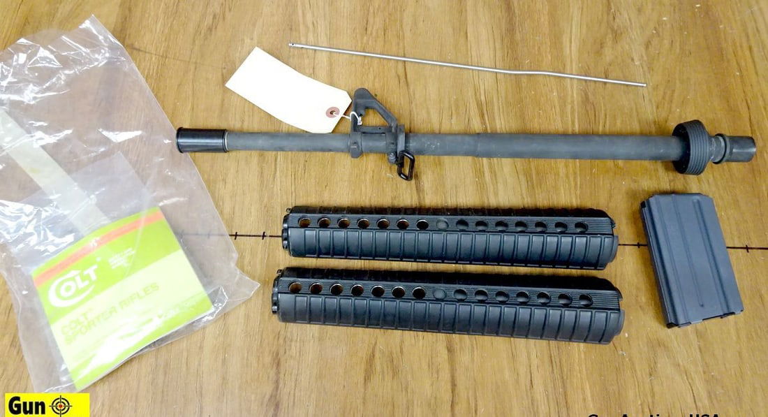 Colt 5.56 APPEARS UNFIRED Upper Receiver Parts. Like New. Original Colt Hbar, Barrel, Front Sight: Colt 5.56 APPEARS UNFIRED Upper Receiver Parts. Like New. Original Colt Hbar, Barrel, Front Sight Post, Barrel Nut, Hand Guard, Gas Tube, Magazine and Manual. . (67413)