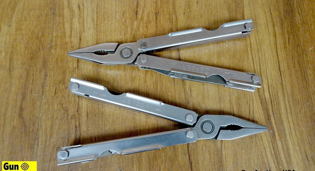 Gerber Multi Tools. Excellent. Lot of 2; Multi Tools with Cases. . (66737): Gerber Multi Tools. Excellent. Lot of 2; Multi Tools with Cases. . (66737)