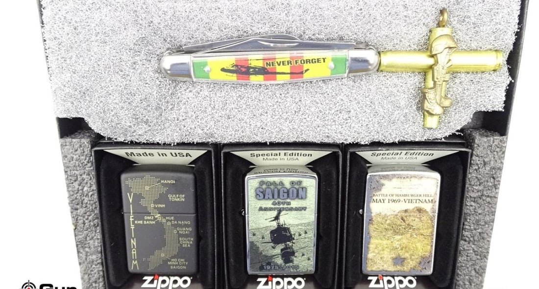 Novelty Knife Co, Zippo BOMBSHELL BARLOW Knives, Lighters. Very Good . Lot of 8; 5 Folding Knives an: Novelty Knife Co, Zippo BOMBSHELL BARLOW Knives, Lighters. Very Good . Lot of 8; 5 Folding Knives and 3- Zippo Lighters. . (67780)