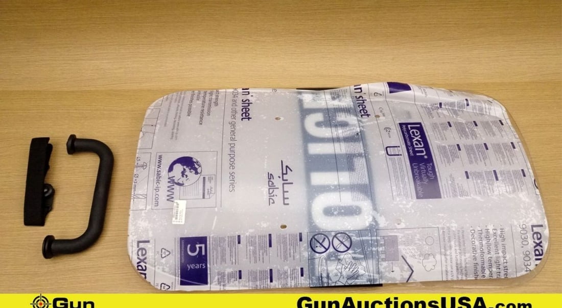 PAULSON TE076-POL-2-P Police BODY RIOT SHIELD. NEW in Box. 36x14" LEXAN POLYCARBINATE Curved Body: PAULSON TE076-POL-2-P Police BODY RIOT SHIELD. NEW in Box. 36x14" LEXAN POLYCARBINATE Curved Body Riot Shield with Padded Arm Rest. Coated Hand Grip with Nylon Velcro Strap. Includes Box. New Old Stoc
