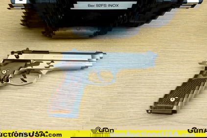 BERETTA 92FS 9MM PARA Pistol. Like New. 4 7/8" Barrel. Semi Auto Features a Reversible Magazine