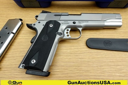 Smith & Wesson SW1911 45 ACP Pistol. Like New. 5" Barrel. Semi Auto This iconic 1911 design in .45