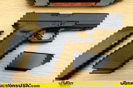 Glock 17 9MM PARA Pistol. Like New. 4.5" Barrel. Semi Auto A popular polymer-framed handgun