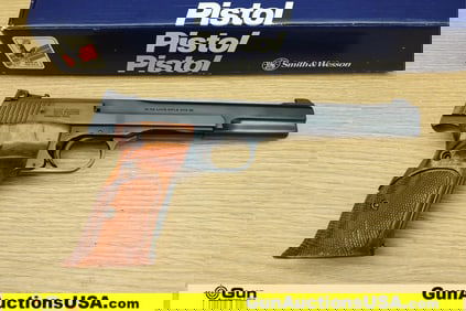 S&W 41 .22 LR TARGET Pistol. Excellent. 7" Barrel. Shiny Bore Semi Auto Features a Blued Barrel and