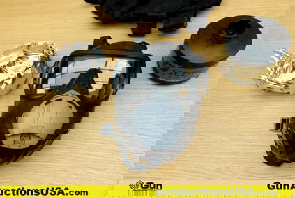 Avon PC50 Full Face Gas Mask, Drop Leg Carry Pouch, and 2 Filters.. (72875) (GSCO48)