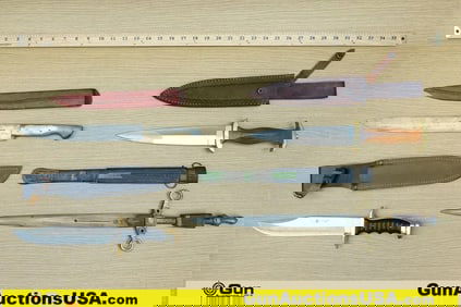 Fixed Blade Knives. Good Condition. 4 Assorted Fixed Blade Knives.. (70903) (GSCN91)