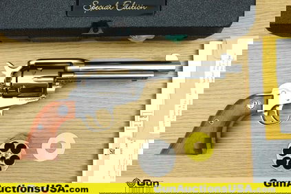 Ruger VAQUERO .45 Long Colt Revolver. Very Good. 5.5" Barrel. Shiny Bore, Tight Action. STUNNIN