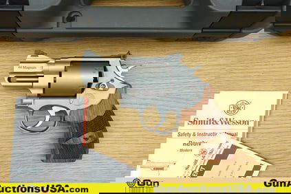 S&W 629-5 PERFORMANCE CENTER .44 MAGNUM PERFORMANCE CENTER Revolver. Excellent. 2.5" Barrel. Shiny