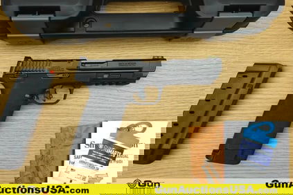 S&W M&P22 22MAG Pistol. Excellent. 4.25" Barrel. Shiny Bore, Tight Action Semi Auto Features a Ambi