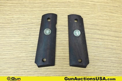 Colt 1911 Grips. Very Good. Colt 1911 .45 AUTO GRIPS with COLT MEDALLION. . (77668) (GSCM42)