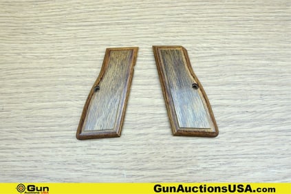 Browning Hi-Power Grips. Like New. Beautiful Straight Grained Wood, Browning Hi- Power Grips. .
