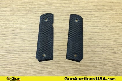 U.S. NAVY 1911 Grips. Like New. U.S. NAVY CONTRACT 1911 .45 AUTO GRIPS. ( Not Fitted). . (77681)