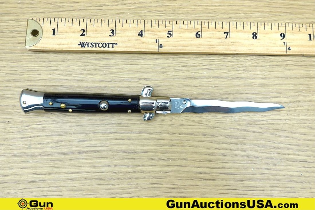 AB ITALY STILLETTO Knife. Excellent. The STILETTO, AB ITALY STAMPED at Base of Blade above Hilt.: AB ITALY STILLETTO Knife. Excellent. The STILETTO, AB ITALY STAMPED at Base of Blade above Hilt. Auto Folding Knife. . (77947) (GSCM74)