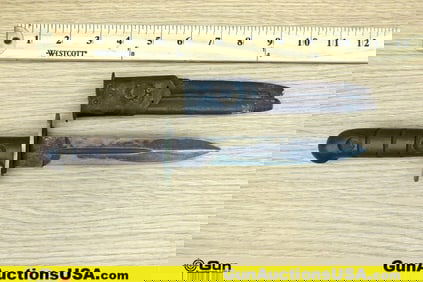 WWII COLLECTOR'S Knife. Fair Condition. One WWII Para Trooper Knife with Damaged Sheath. (77625)