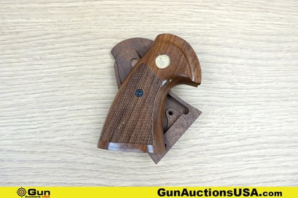 Colt Grips. Excellent. Colt Wood, PYTON GRIPS, with Colt Medallions. Minor Wear on Medallions..