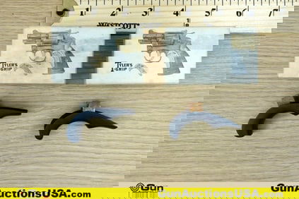 TYLER-T COLLECTOR'S Grips. Very Good. Two TYLER T- GRIPS for Colts with Original Box. . (78072)
