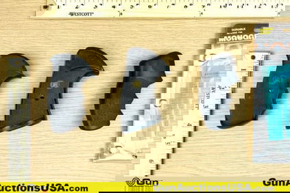 Hogue, Pachmayr Grips. Very Good. One Hogue S&W Monogrip J Frame Round Butt Grip in Sealed Package
