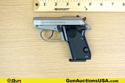 Beretta 3032 TOMCAT 32 AUTO Pistol. Excellent. 2 3/8" Barrel. Shiny Bore, Tight Action Semi Auto