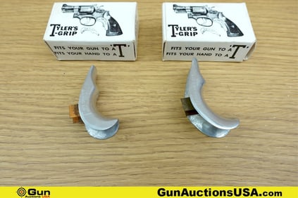 TYLER-T COLLECTOR'S Grips. Very Good. SET OF 2 Late Model TYLER-T Grips in Original Box's. . (78069)