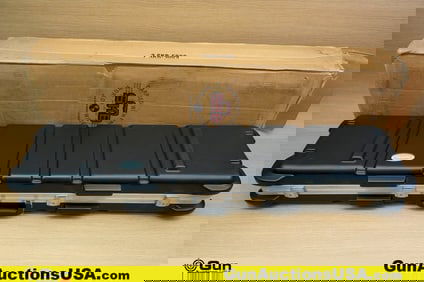 SKB 2SKB-5009 Rifle Case. Excellent. One Black Polymer Padded Rifle Case, with Wheels, Lockable with