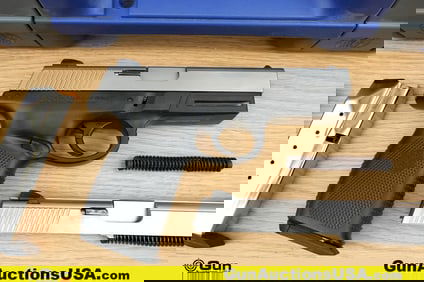 S&W SW40VE .40 S&W Pistol. Very Good. 3 7/8" Barrel. Shiny Bore, Tight Action Semi Auto S&W Glock