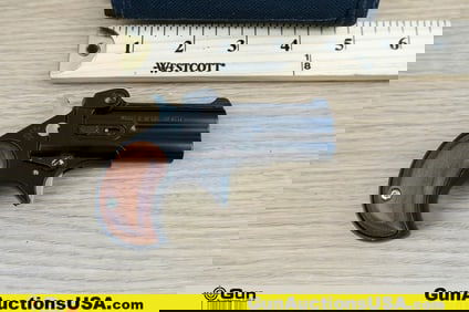 DAVIS D-32CAL .32 AUTO Pistol. Very Good. 2 3/8" Barrel. Shiny Bore, Tight Action Derringer Features