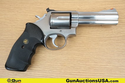 S&W 686 .357 MAGNUM Revolver. Good condition, Normal Handling Marks. 4 1/8" Barrel. Shiny Bore,