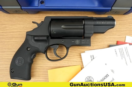 S&W GOVERNOR .45 COLT-.45 ACP-.410 2 1/2" Revolver. Very Good. 2.75" Barrel. Shiny Bore, Tight