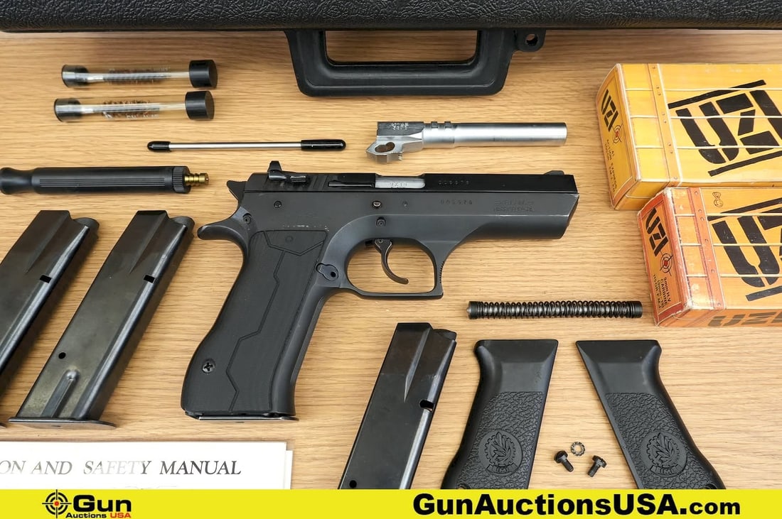 ISRAEL MILITARY JERICHO 941 9X19 ORIGINAL JERICHO Pistol. Very Good. 4 3/8" Barrel. Shiny Bore,: ISRAEL MILITARY JERICHO 941 9X19 ORIGINAL JERICHO Pistol. Very Good. 4 3/8" Barrel. Shiny Bore, Tight Action Semi Auto WOW! Very Special and a Must See! Features a Drift Adjustable Serrated Front Sigh